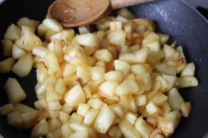 recette facile de gâteau magique aux pommes carmélisées