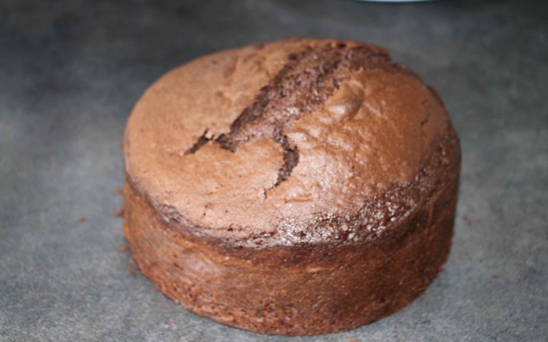 olly cake pour cake design