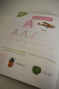 cahier montessori apprendre les lettres et chiffres larousse